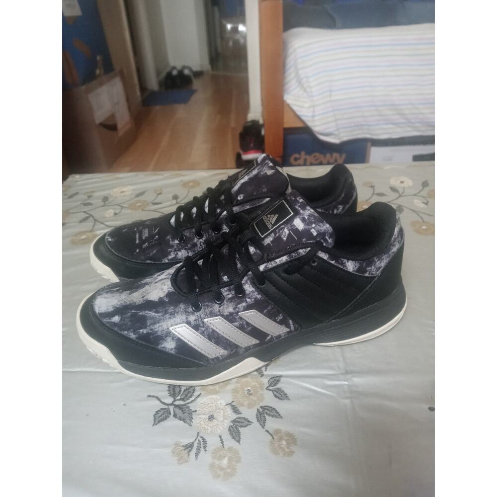 Adidas Woman’s Size 7 Libra Volleyball Tennis Court Non Marking Shoes